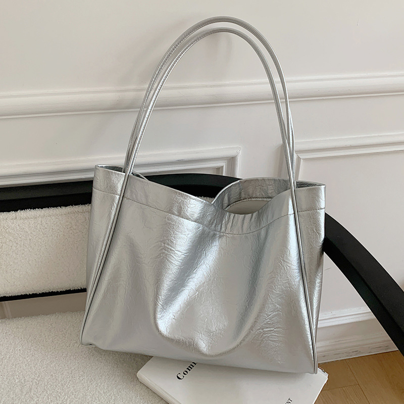 Luxury Bags Tote - กระเป๋าโท้ทขนาดใหญ่สไตล์ลำลองสำหรับเดินทาง กระเป๋าสะพายไหล่ผู้หญิง ดีไซน์หรูหรา หนัง PU นุ่ม